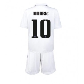 Real Madrid Luka Modric #10 Hjemmedraktsett Barn 2022-23 Kortermet (+ Korte bukser)